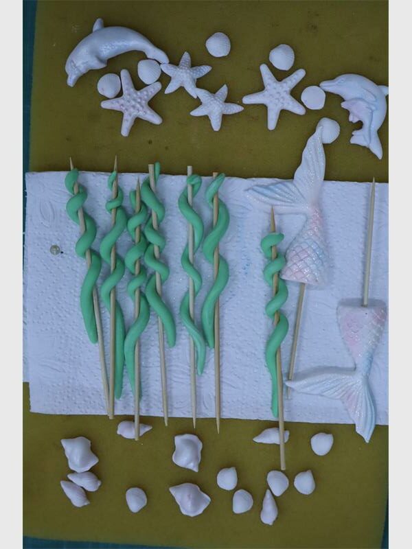 sea plants and decorations made from fondant