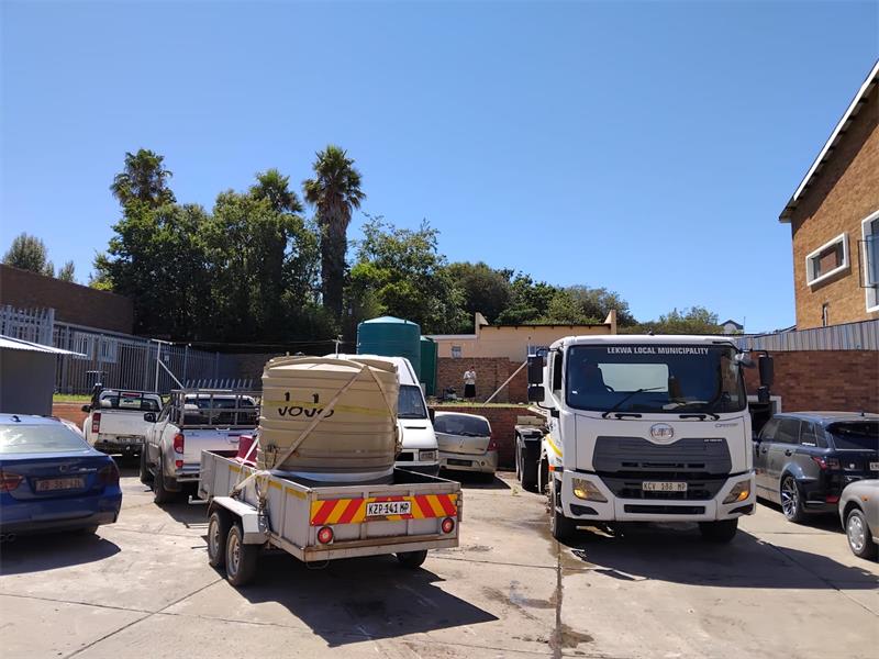 a bakkie pulls a trailer with a jo jo tank on top