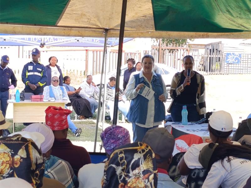 Advocate Tracy Keen Horak from the Thuthuzela Care Centre and people.