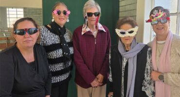 five women with sunglasses