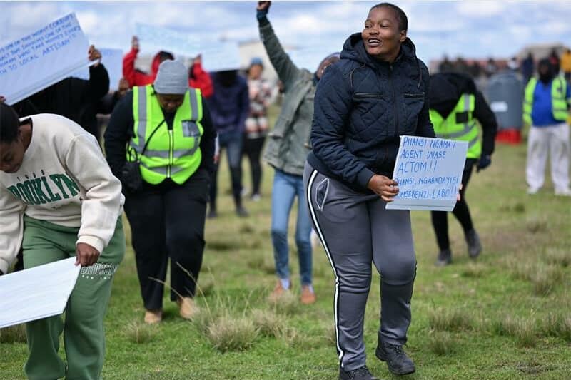 Residents residents pickets