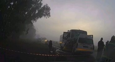 accident between bus and taxi in misty condition