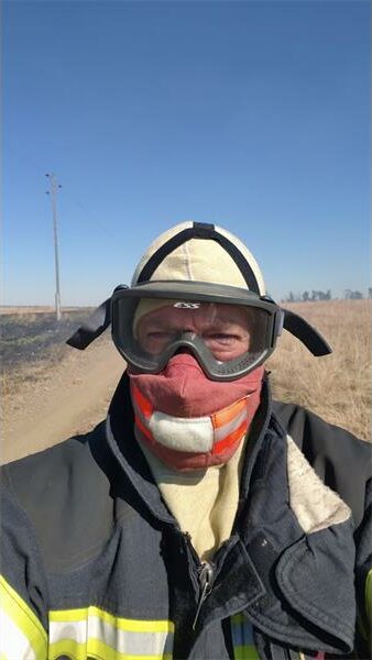 man in s firefighter uniform