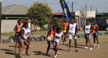 netball teams compete