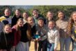 n groep kinders in gewone klere