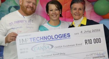 three people hold up a large check of R10 000