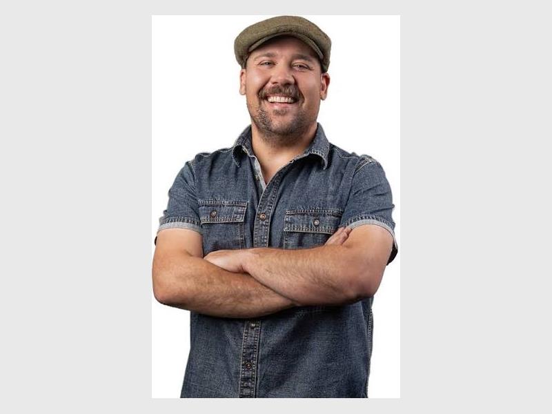 man with a cap on his head and his arms crossed