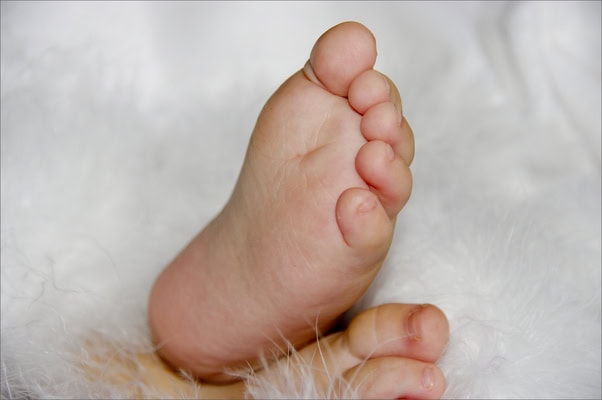 a picture of a baby's feet