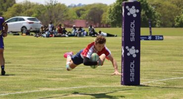 rugby player dives over score line