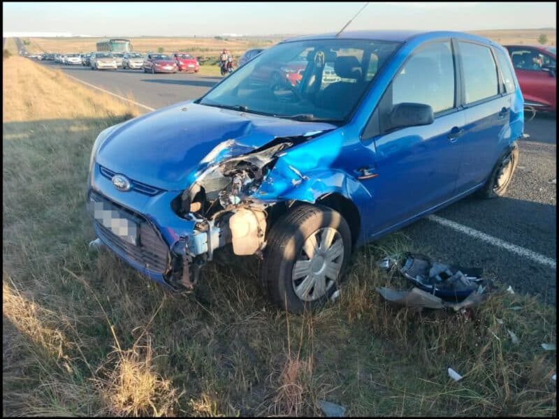 One of the cars in the three car-pile up on the R77.